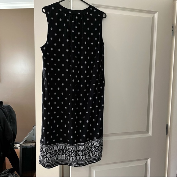 Women’s dress - Picture 2 of 3